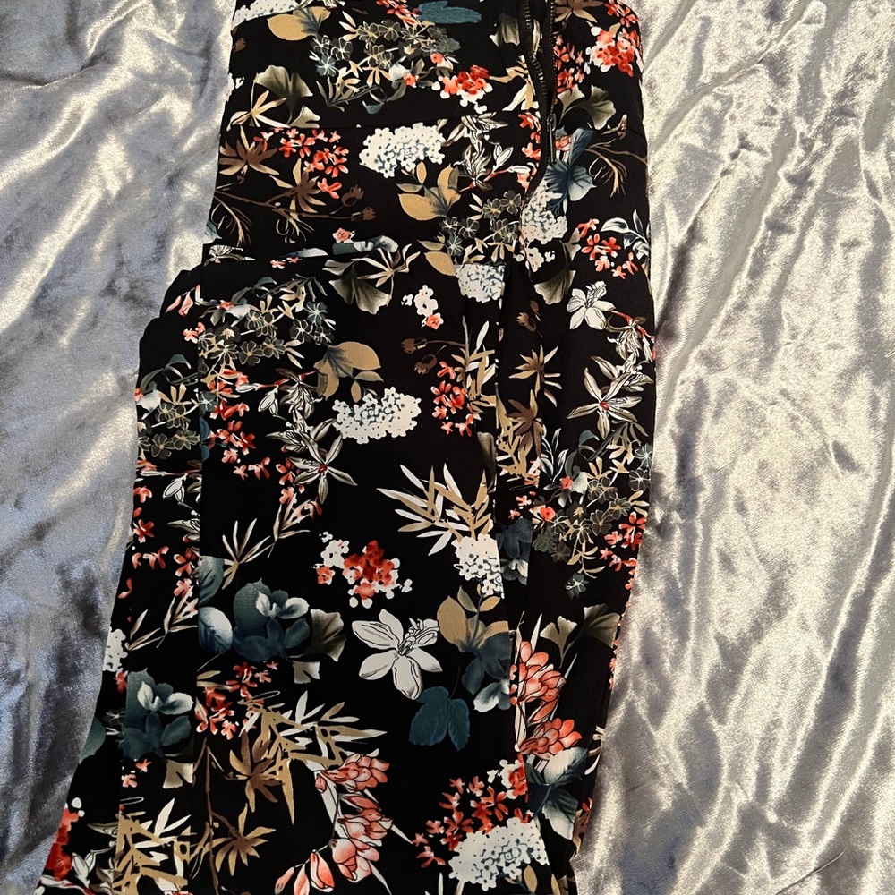 Flower print pixie pants. Size 14